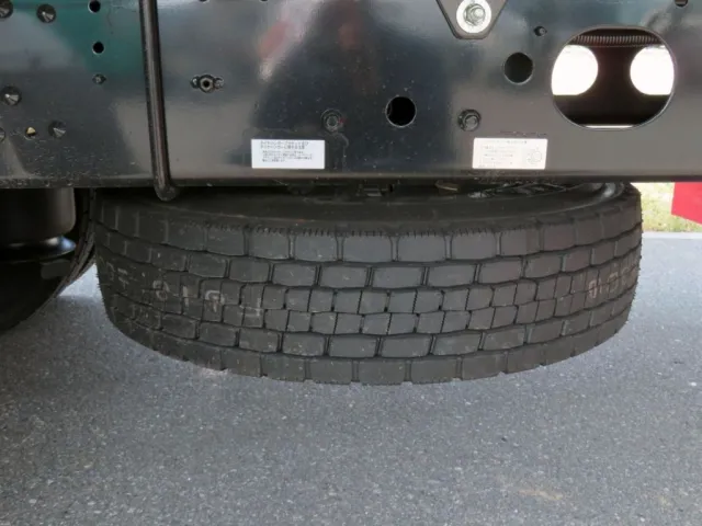 スペアタイヤ付きです。|三菱 ファイター 2KG-FK65F(2WD)の写真13