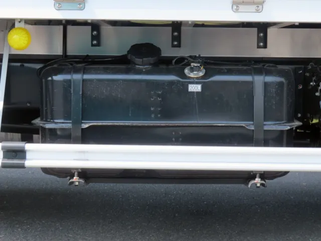 燃料タンクは200Lです。|三菱 ファイター 2KG-FK65F(2WD)の写真15