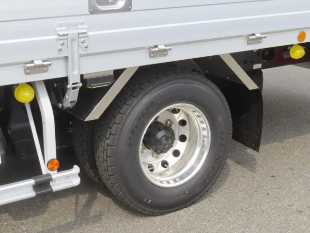 リヤフェンダーはステンレス製です。|三菱 ファイター 2KG-FK65F(2WD)の写真11