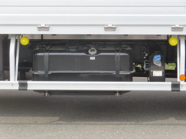 燃料タンクは200Lです。|三菱 ファイター 2KG-FK65F(2WD)の写真16