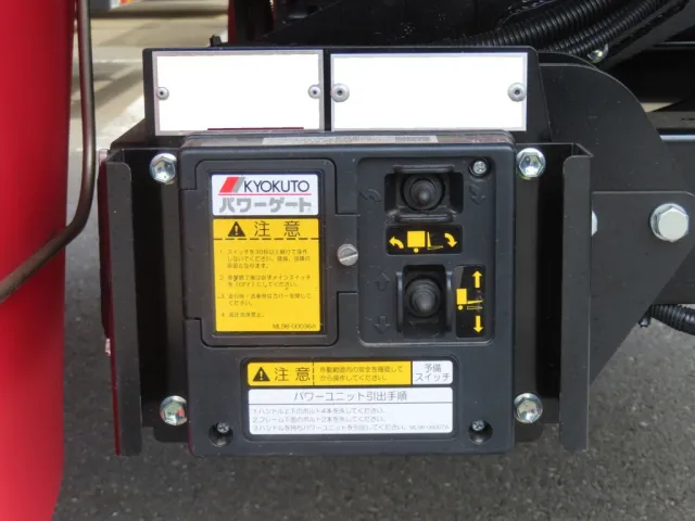 ゲートの操作スイッチです。|三菱 ファイター 2KG-FK65F(2WD)の写真11