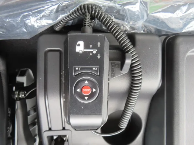 エアサスのコントローラーです。|三菱 ファイター 2KG-FK65F(2WD)の写真13