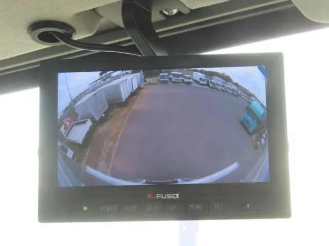 液晶バックモニター付きです。|三菱 ファイター 2KG-FK65F(2WD)の写真14
