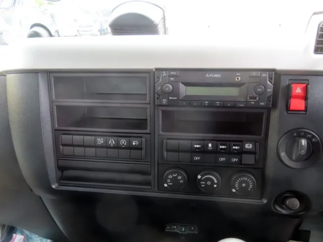 インパネ周りの状態です。|三菱 ファイター 2KG-FK65F(2WD)の写真15