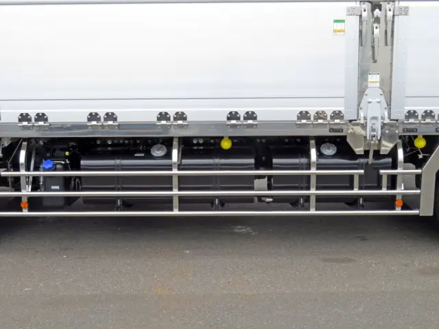 燃料タンクは300Lと200Lが付いています。|日野 プロフィア 2DG-FW1AHCの写真16