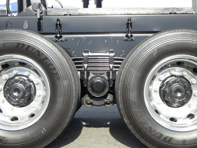 タイヤ間の状態です。|三菱 スーパーグレート 2PG-FV80VYの写真5