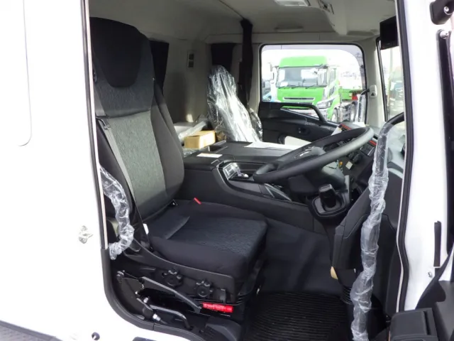 乗車定員は2名です。|三菱 スーパーグレート 2PG-FV80VYの写真6