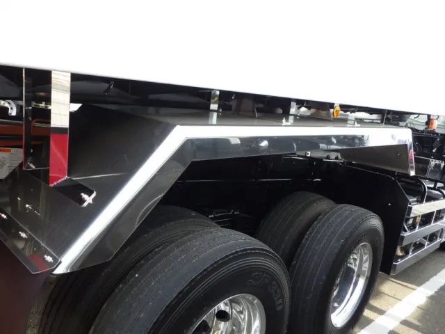 リヤフェンダーはステンレス製です。|三菱 スーパーグレート 2PG-FV80VYの写真14