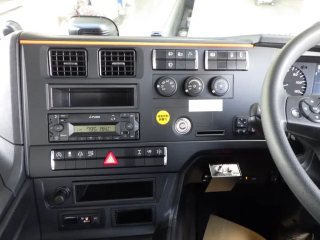 パネル周りの状態です。|三菱 スーパーグレート 2PG-FV80VYの写真18