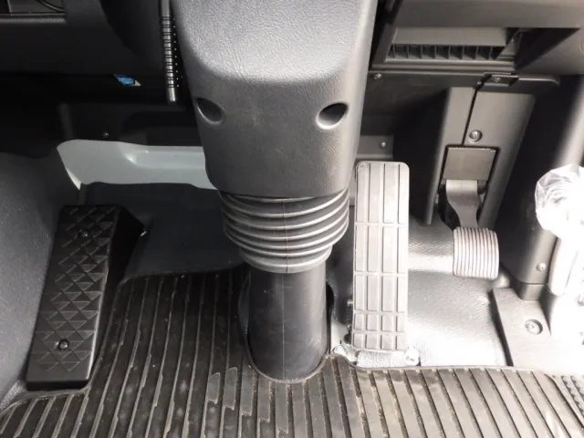 2ペダルです。|三菱 スーパーグレート 2PG-FV80VYの写真25