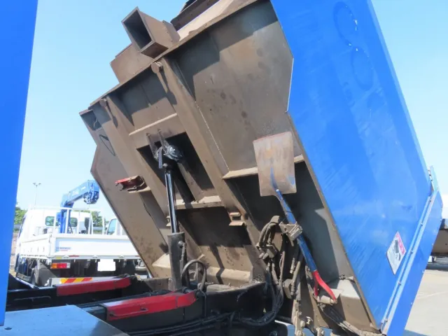 いすゞ フォワード QKG-FVR34U2改の写真9