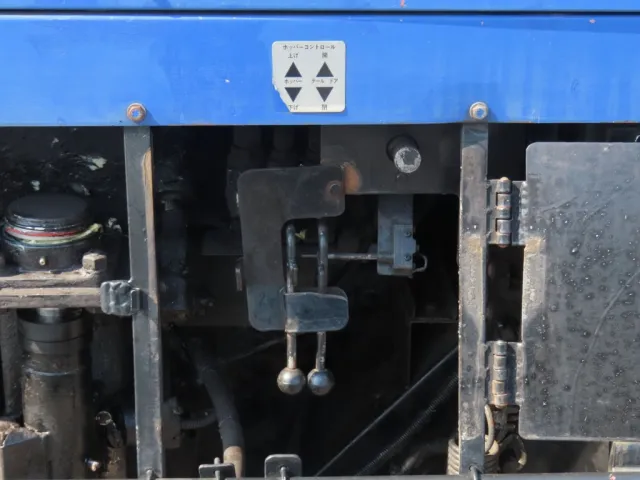 上物の操作レバーです。|いすゞ フォワード QKG-FVR34U2改の写真12