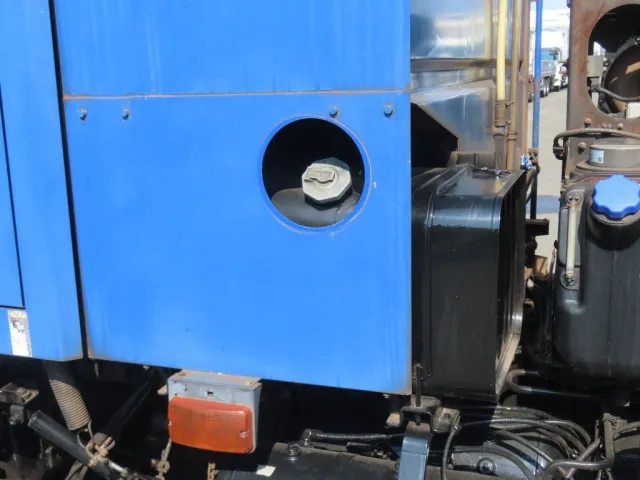 燃料タンクは200Lです。|いすゞ フォワード QKG-FVR34U2改の写真20