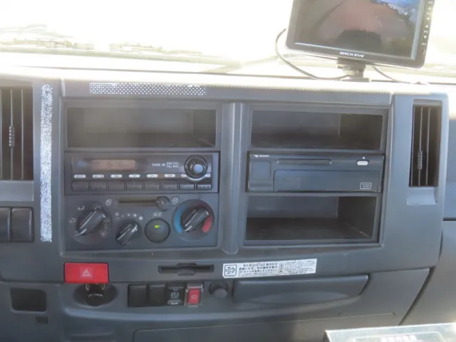 インパネ周りの状態です。|いすゞ フォワード QKG-FVR34U2改の写真27