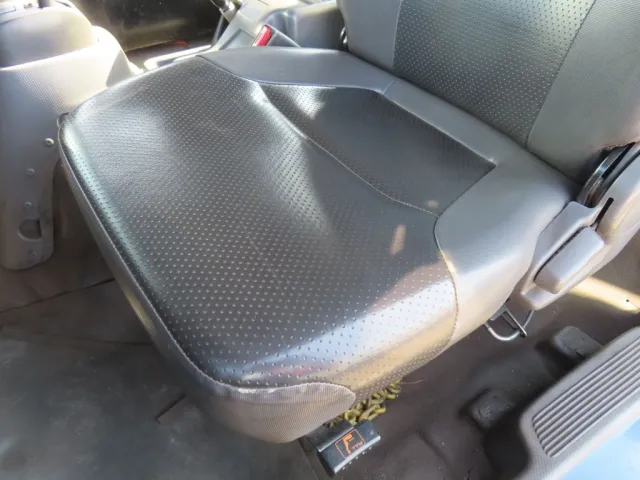 運転席座面の状態です。|いすゞ フォワード QKG-FVR34U2改の写真28