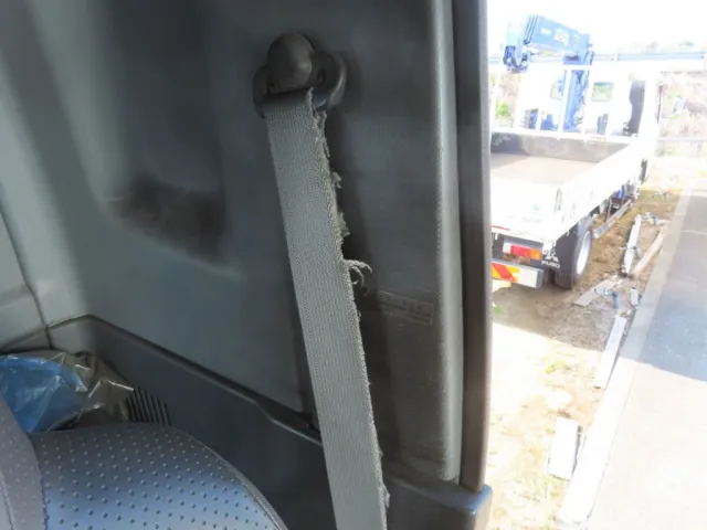 シートベルトにスレがあります。|いすゞ フォワード QKG-FVR34U2改の写真29