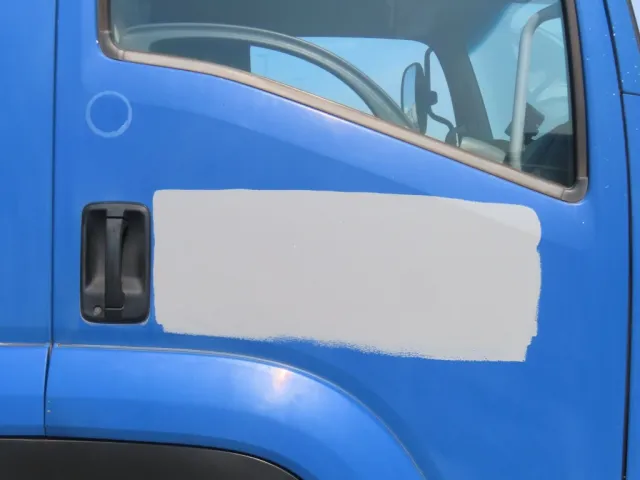 運転席ドアに看板隠し塗装がされています。|いすゞ フォワード QKG-FVR34U2改の写真32