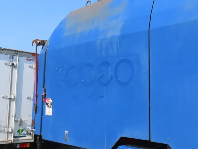 ボディー外装に看板日焼け跡があります。|いすゞ フォワード QKG-FVR34U2改の写真36