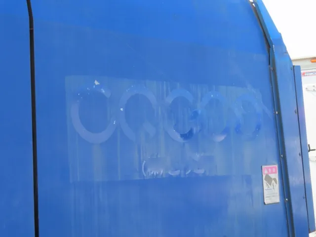 ボディーの外装に看板日焼け跡があります。|いすゞ フォワード QKG-FVR34U2改の写真39