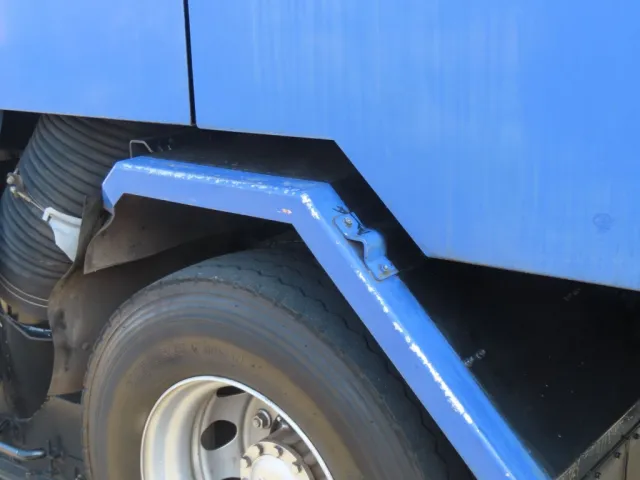 助手席側リアフェンダーに細かいキズがあります。|いすゞ フォワード QKG-FVR34U2改の写真40