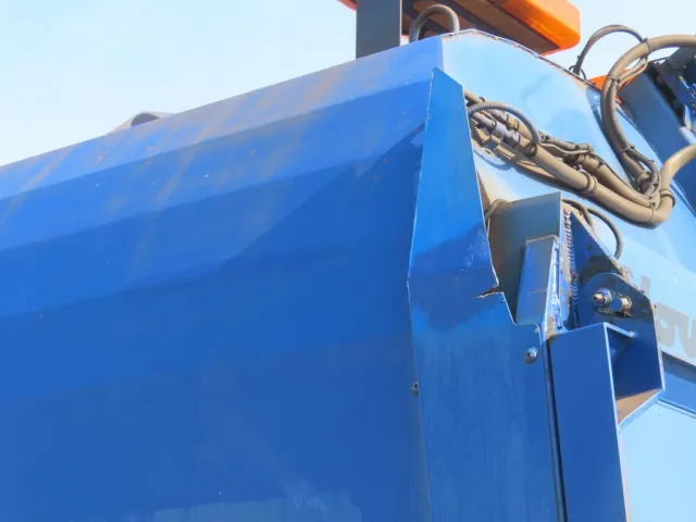 ボディー助手席側後端に割れ箇所があります。|いすゞ フォワード QKG-FVR34U2改の写真41