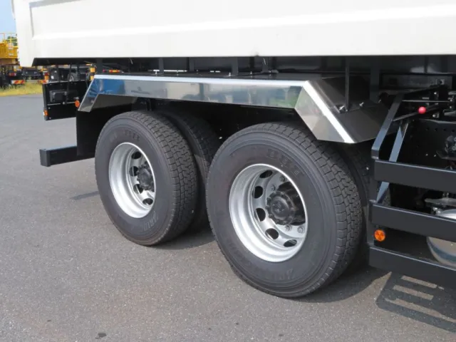 リアフェンダーはステンレス製です。|日野 プロフィア 2DG-FS1AGEの写真17