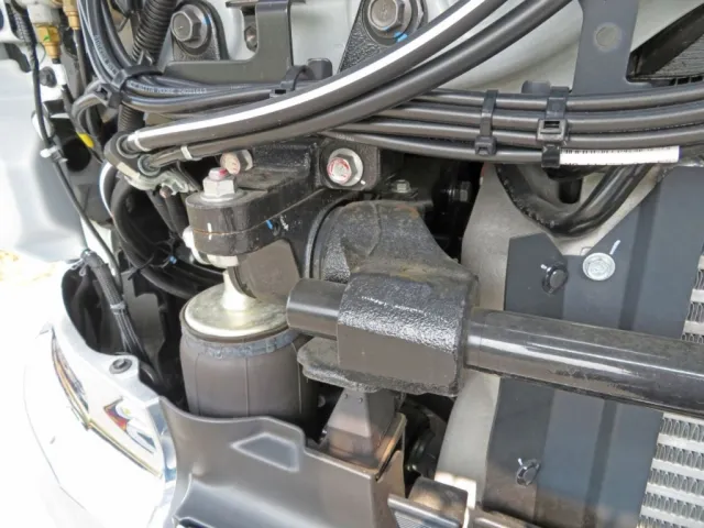 フロントパネル内部に少し置きサビがあります。|日野 プロフィア 2DG-FS1AGEの写真19