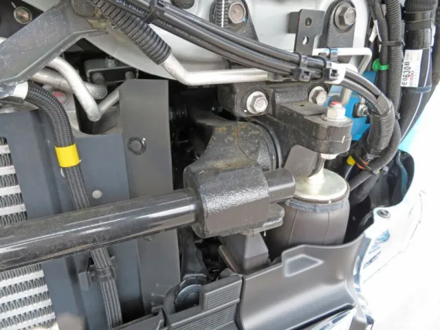 フロントパネル内部に少し置きサビがあります。|日野 プロフィア 2DG-FS1AGEの写真20