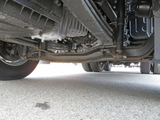 フロント下廻りに置きサビがあります。|日野 プロフィア 2DG-FS1AGEの写真21