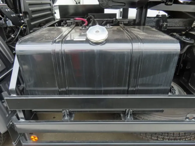 燃料タンクは300Lです。|日野 プロフィア 2DG-FS1AGEの写真25