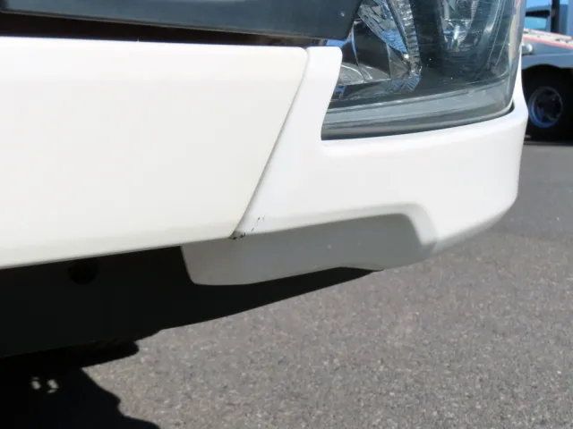 フロントバンパー助手席側に小さいキズがあります。|日野 レンジャー 2KG-FC2ABA(2WD)の写真35