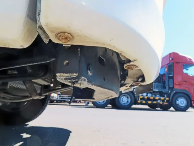 フロントバンパー下部周りにキズ・スレがあります。|日野 レンジャー 2KG-FC2ABA(2WD)の写真36