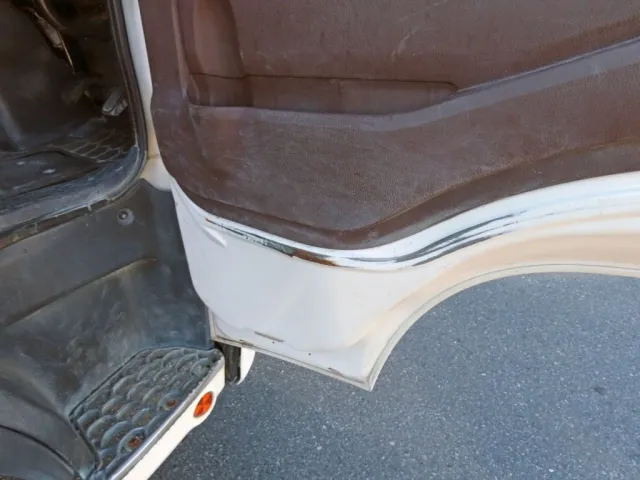 運転席側ドア下部にキズがあります。|日野 レンジャー 2KG-FC2ABA(2WD)の写真39