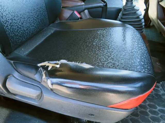 運転席座面の状態です。|日野 レンジャー 2KG-FC2ABA(2WD)の写真40
