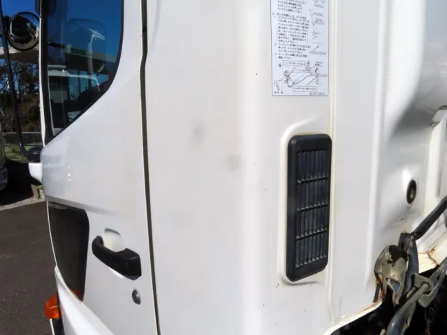 助手席側クォーターパネルに細かいキズがあります。|日野 レンジャー 2KG-FC2ABA(2WD)の写真41