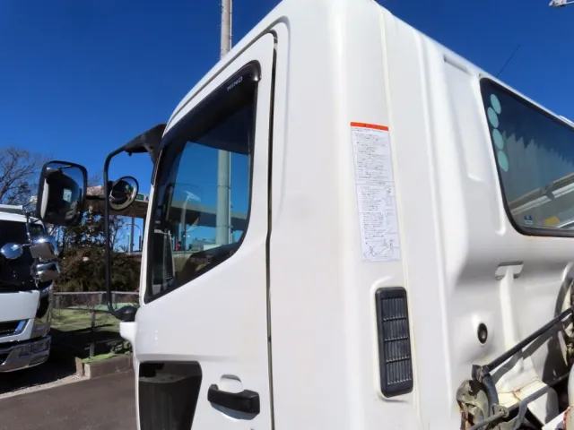 助手席側ドアの隙間が違います。（上部開き気味です）|日野 レンジャー 2KG-FC2ABA(2WD)の写真42