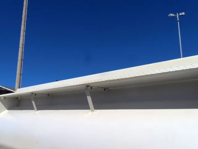 タンク上部の足場に少しサビがあります。|日野 レンジャー 2KG-FC2ABA(2WD)の写真45