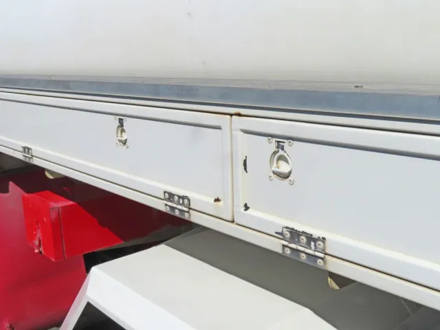 ホース入れのフタに少しサビがあります。|日野 レンジャー 2KG-FC2ABA(2WD)の写真46