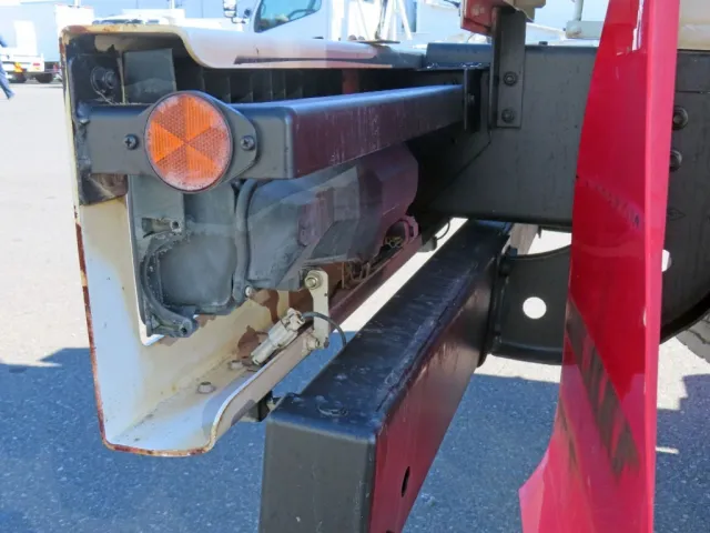 テールランクの枠内側にサビがあります。|日野 レンジャー 2KG-FC2ABA(2WD)の写真50