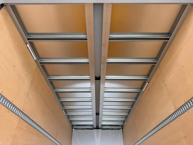 センタービームレスです。|三菱 ファイター 2KG-FK65F(2WD)の写真11