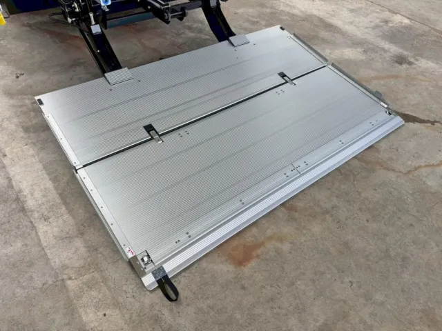 ゲートのステージの状態です。|三菱 ファイター 2KG-FK65F(2WD)の写真13