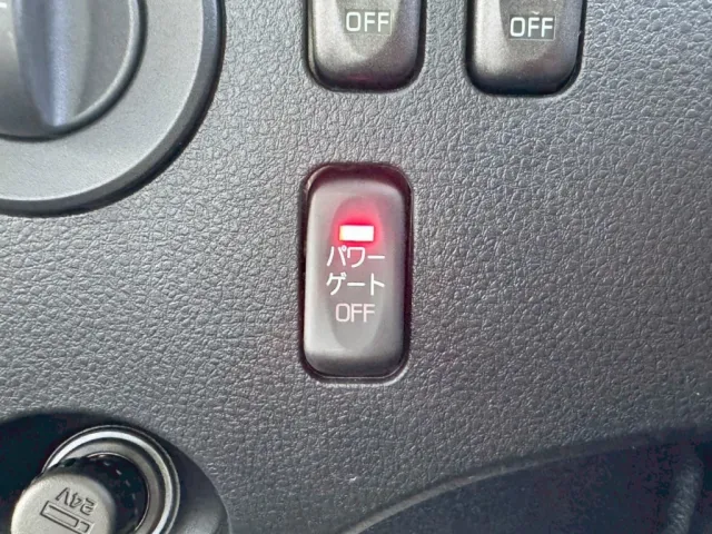 ゲートのメインスイッチです。|三菱 ファイター 2KG-FK65F(2WD)の写真22