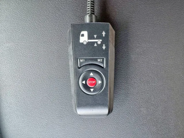 エアサスのコントローラーです。|三菱 ファイター 2KG-FK65F(2WD)の写真23