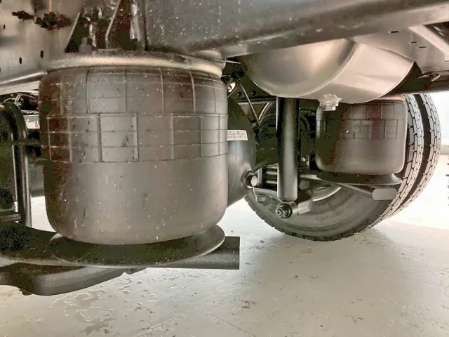 エアサスです。|三菱 ファイター 2KG-FK65F(2WD)の写真9