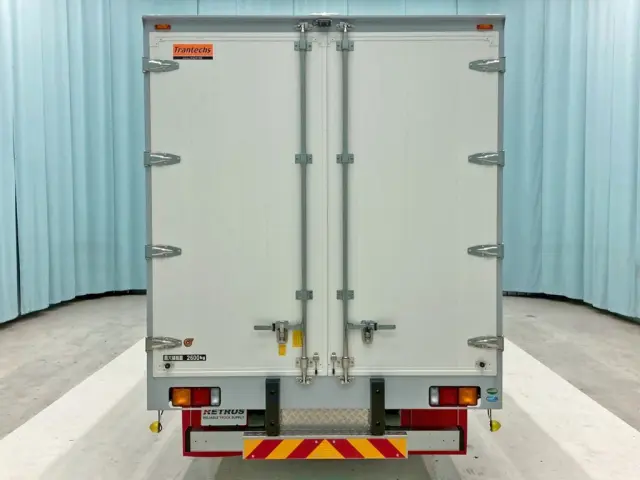 リヤ蝶番・ハンマーロック・キャッチはステンレス製です。|三菱 ファイター 2KG-FK65F(2WD)の写真15