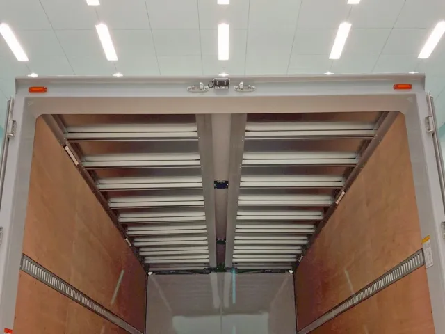 センタービームレスです。|三菱 ファイター 2KG-FK65F(2WD)の写真20