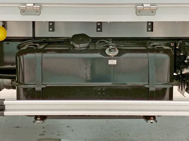 燃料タンクは200Lです。|三菱 ファイター 2KG-FK65F(2WD)の写真30