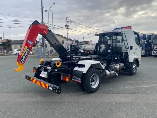 フックを降ろした状態|三菱 ファイター 2KG-FK72F(2WD)の写真6