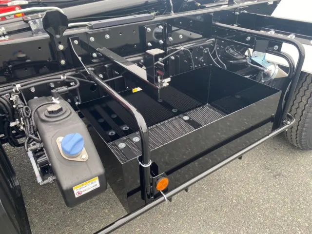 左側に道具入れが付いてます|三菱 ファイター 2KG-FK72F(2WD)の写真10