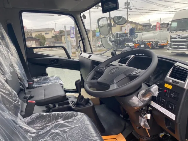 室内|三菱 ファイター 2KG-FK72F(2WD)の写真15